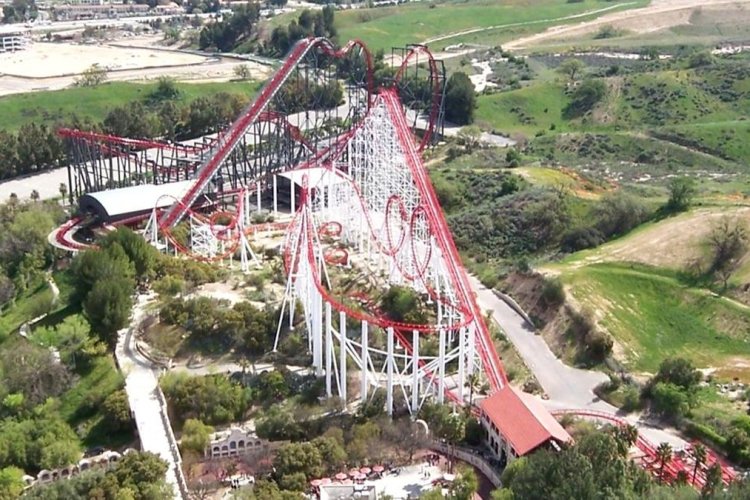 Tragedi di Six Flags Over Georgia: Pria Tewas Terjatuh dari Roller Coaster Goliath Setinggi 61 Meter