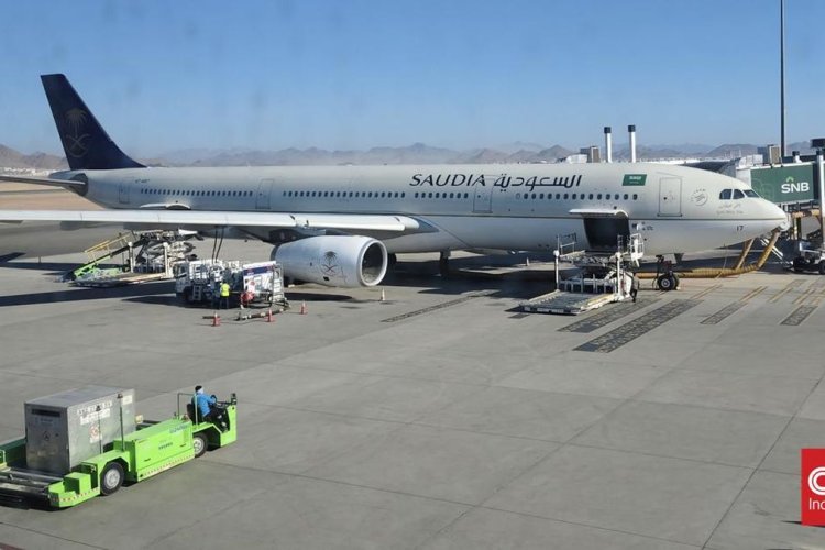 Pesawat Saudia Airlines Terbakar di Bandara Riyadh, Diduga Terkena Serpihan Proyektil