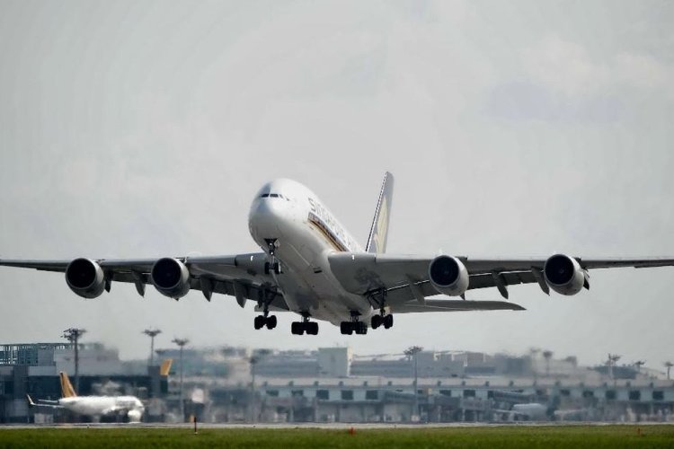 Terbang 8 Jam ke Singapura, Pesawat Singapore Airlines Putar Balik ke AS karena Penumpang Mengamuk