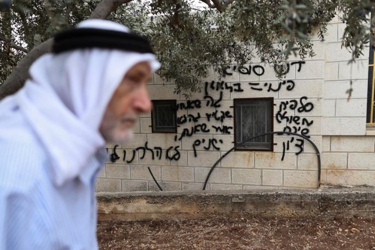 Pemukim Israel Bakar Masjid dan Kendaraan Warga Palestina di Desa Mikhmas Tepi Barat