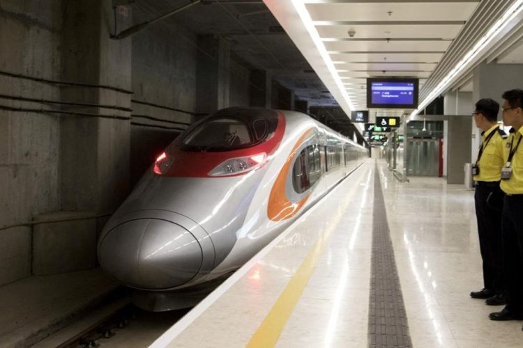 Stasiun Guangzhou Selatan Pecahkan Rekor, Kereta Berangkat Tiap 40 Detik Saat Libur Nasional China