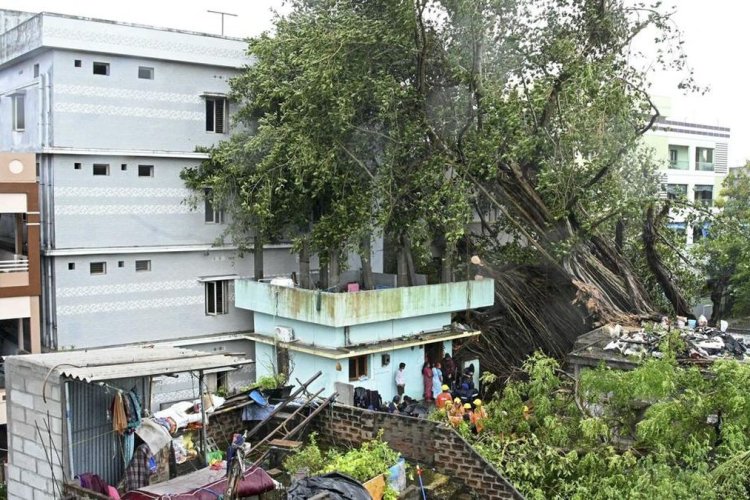 Siklon Arnab Hantam India, 5 Nyawa Melayang dan 180 Ribu Warga Terpaksa Mengungsi