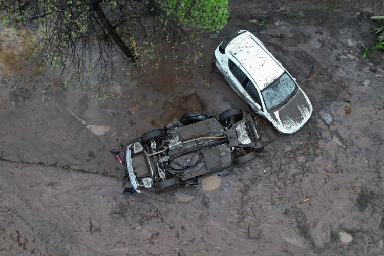 Hujan Lebat Picu Banjir Bandang di Santiago Chili, Lebih dari 1.000 Warga Dievakuasi