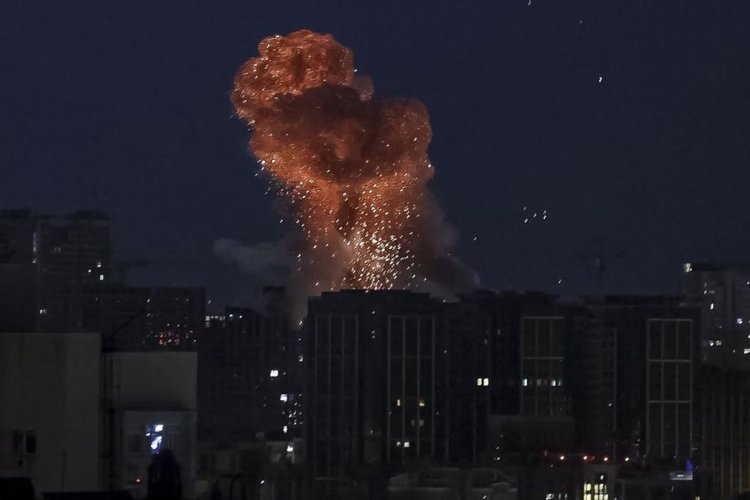 Drone Rusia Gempur Jembatan Pivnichnyi Kyiv Saat Kanselir Jerman Merz Tiba Mendadak