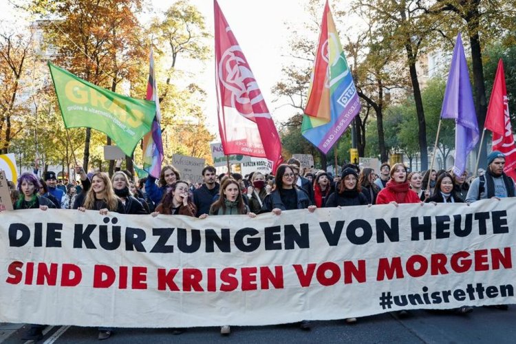 50 Ribu Warga Austria Turun ke Jalan, Tolak Pemotongan Anggaran Pendidikan