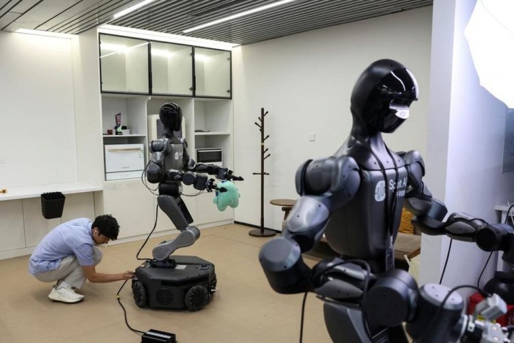 Dibayar hingga Rp16 Juta, Pekerja di China Ini Bertugas Melatih Robot Bersih-bersih Rumah