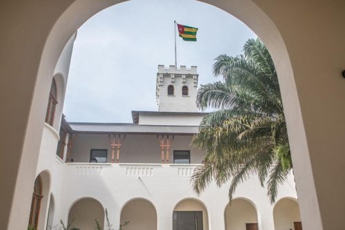 Tak Tamat SD, Pria Ini Pimpin Togo 38 Tahun dan Serahkan Kekuasaan ke Anaknya