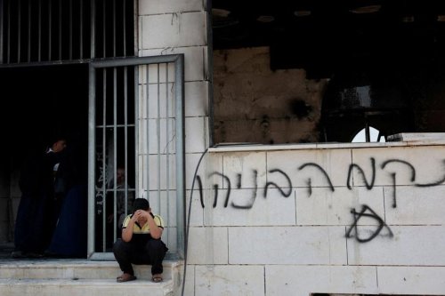 Pemukim Israel Serbu Desa Mikhmas, Bakar Masjid dan Pohon Zaitun Warga Palestina