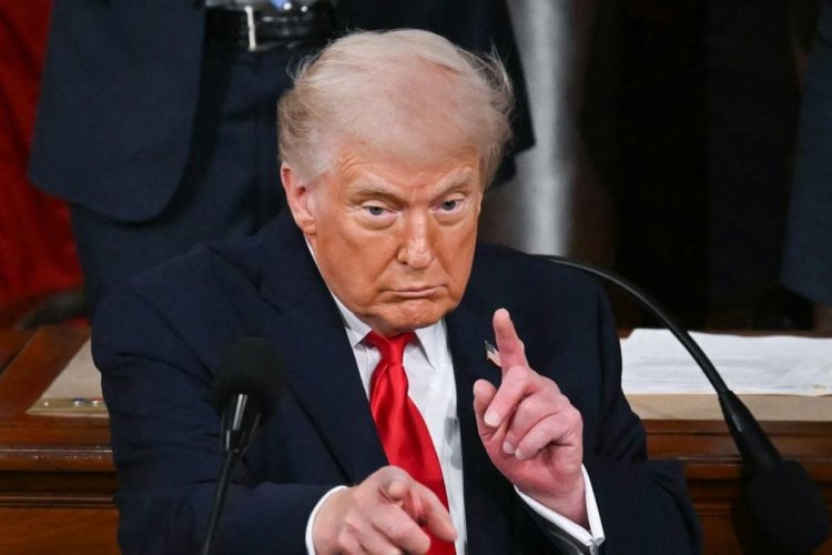 Iran Pamerkan Seniman Mirip Trump di Balik Jeruji Besi, Warga Teheran Berbondong Menonton