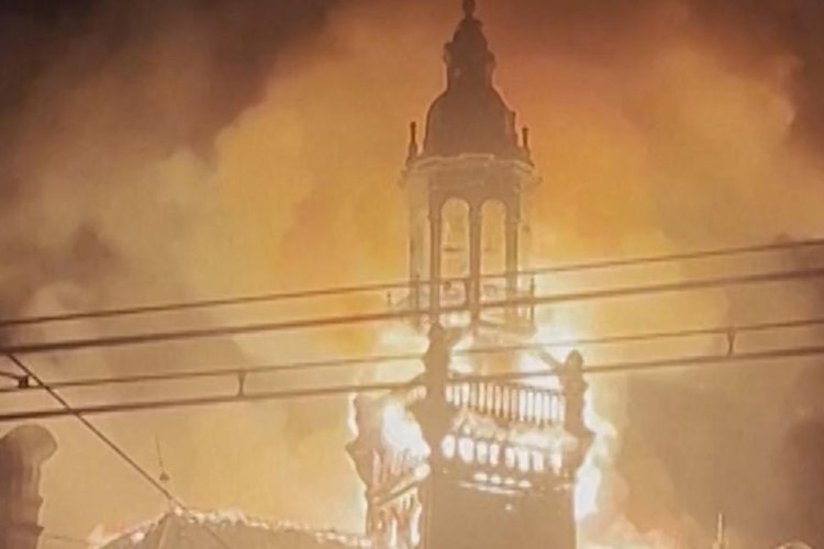 Demonstrasi Prancis Memanas, Balai Kota Limoges Berusia 140 Tahun Ludes Terbakar hingga Runtuh