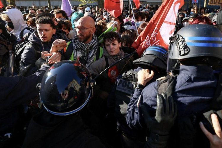Gelombang Protes Kembali Melanda Prancis, 135 Demonstran Ditangkap dan Senjata Disita