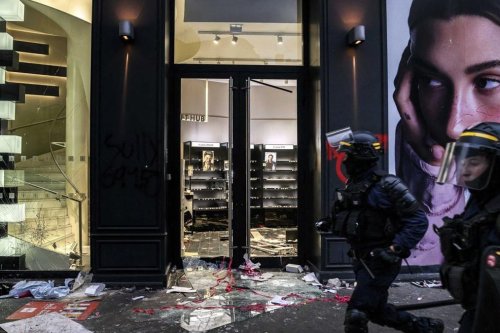 Demo Biaya Hidup di Prancis Berujung Ricuh, Toko Apple hingga Foot Locker Dijarah