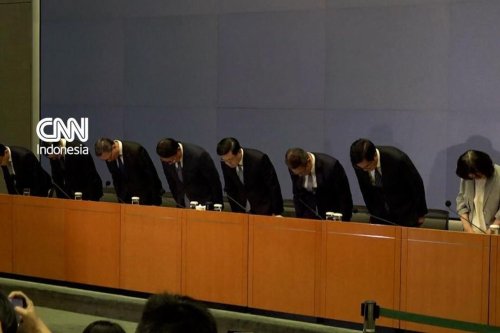 Kebakaran Tewaskan 168 Orang, Kepala Eksekutif Hong Kong dan Pejabat Membungkuk Minta Maaf