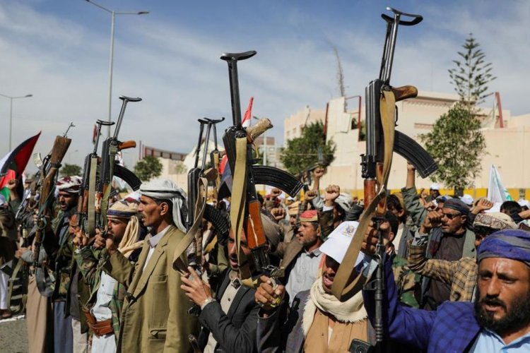 Serangan Houthi ke Bandara Riyadh Tewaskan 13 Orang, dari Mana Pendanaan Militernya Berasal?