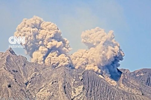 Sakurajima Kembali Bergemuruh, Abu Vulkanik Sembur ke Ketinggian 2.200 Meter