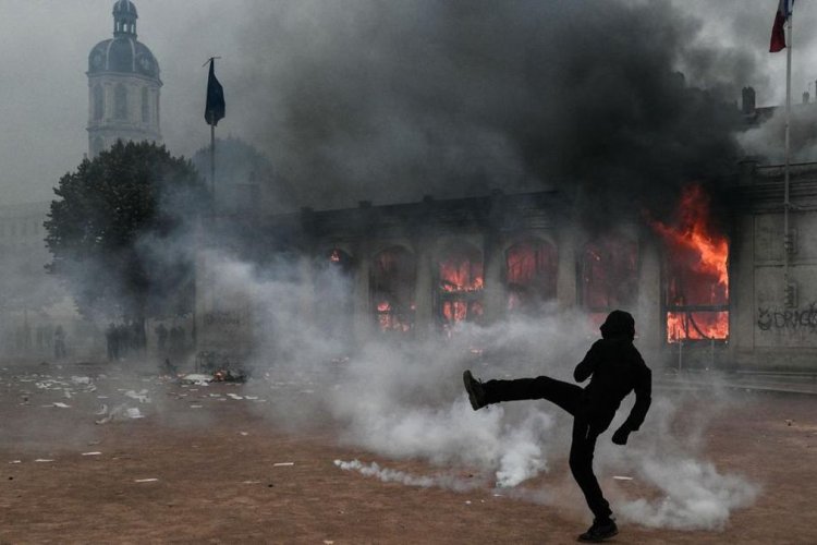 Kantor Pariwisata Lyon Dibakar Massa, Demo Biaya Hidup Prancis Memanas