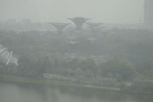 Asap Karhutla RI Meluas, Kualitas Udara Singapura Anjlok ke Level Tidak Sehat