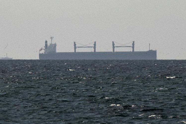 Kapal Kargo 2.500 Kontainer Terbakar dan Karam di Selat Hormuz Usai Diduga Kena Ranjau