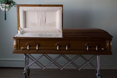 Ayah Kira Putrinya Meninggal, Gadis 15 Tahun Ini Tiba-tiba Hidup Lagi di Tengah Pemakaman