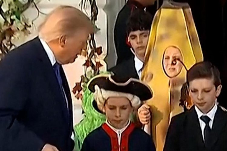 Trump dan Melania Gelar Trick-or-Treat di Gedung Putih, Anak-Anak Berdatangan dengan Beragam Kostum
