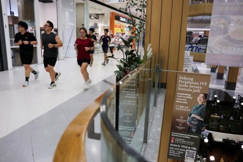 Kualitas Udara Memburuk, Pelari Malaysia Terpaksa Berlari di Dalam Mal
