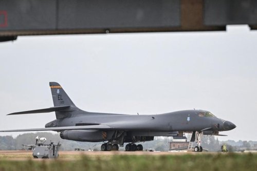 AS Tarik 12 Pesawat Pengebom B-1 dari Pangkalan Inggris, Ancaman Serangan Diduga Berasal dari Iran