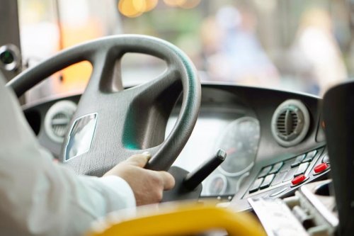 Tanpa Pengalaman Menyetir Bus, Pria Muslim Ini Selamatkan 19 Siswa SMP di Minnesota