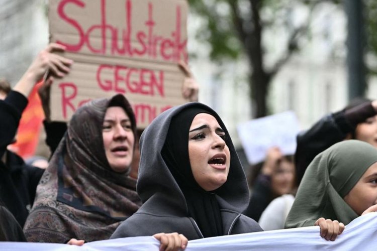 Aturan Larangan Jilbab Anak di Bawah 14 Tahun di Austria Picu Protes Warga dan Siswa