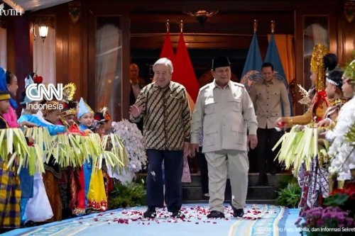 Prabowo Terima Kunjungan Sekjen PBB di Hambalang, Disambut Anak-Anak Berpakaian Adat