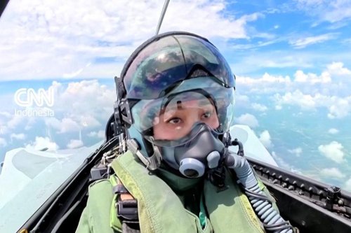Ratu Thailand Cetak Sejarah, Terbang Solo dengan Jet Tempur Gripen Disaksikan Sang Raja