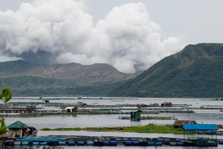 Gunung Taal di Filipina Erupsi, 107 Warga Dievakuasi dan Abu Vulkanik Membubung 4.000 Meter