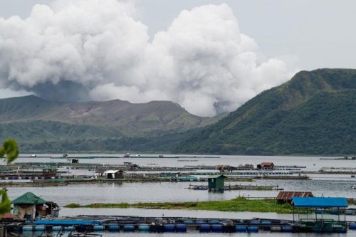 Gunung Taal di Filipina Erupsi, 107 Warga Dievakuasi dan Abu Vulkanik Membubung 4.000 Meter