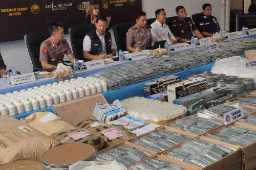 Pabrik Tramadol Ilegal di Sukoharjo Digerebek, 16 Orang Ditangkap dan Uang Rp9 Miliar Disita