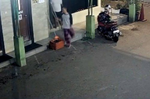 Warga Grebek Pria yang Bawa Kotak Amal Masjid ke Toilet, Polisi Ungkap Motifnya