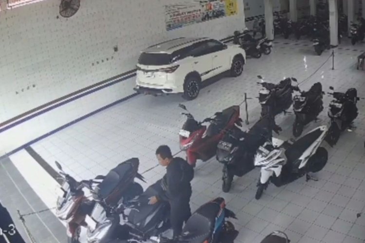 Pura-pura Beli Motor untuk Istri, Pria di Tambora Malah Kabur Bawa PCX Usai Pegawai Belikan Rokok