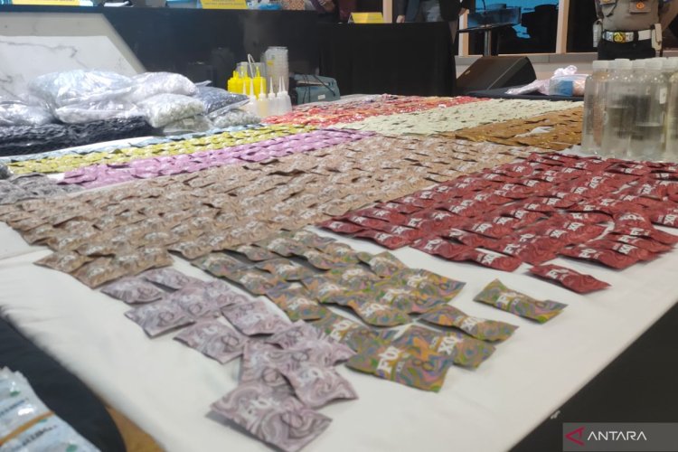 Polisi Gerebek Pabrik Etomidate di PIK 2, Sita Barang Senilai Rp120 Miliar dan Tahan WN China