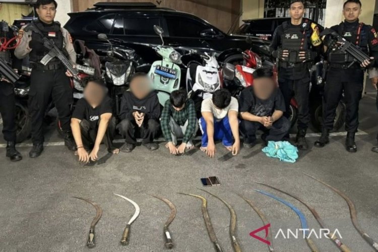 Rangkuman Kriminal Polda Metro Jaya: Mayat Terbungkus Kain di Jakbar hingga Lima Pelaku Tawuran Diciduk