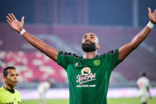 Persebaya Tumbangkan Madura United 3-1, Drama Kartu Merah dan Penalti Mewarnai Derbi Suramadu