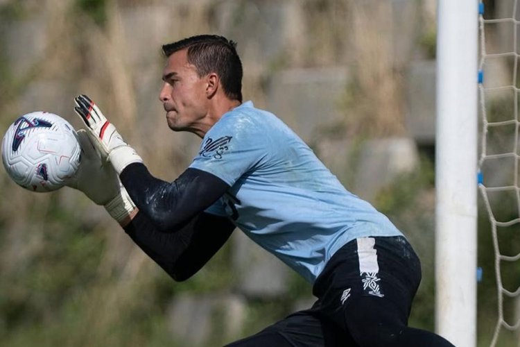 Aksi Refleks Emil Audero Curi Perhatian, La Liga Pajang Bendera Indonesia