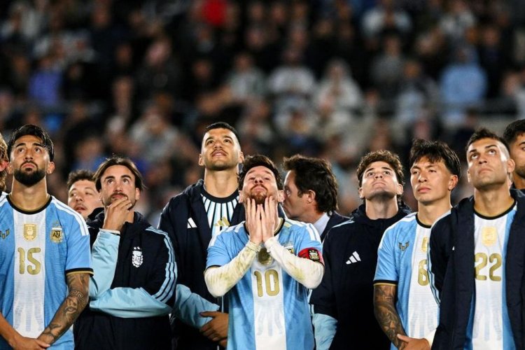 Gantung Sepatu dari Timnas Argentina, Messi Malah Dapat Kartu Merah di Laga Perpisahan