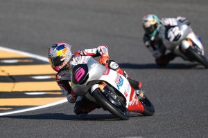 Veda Ega Sempat Terlempar ke Posisi 20, Kini Finis Tujuh Besar di FP1 Moto3 Australia 2026