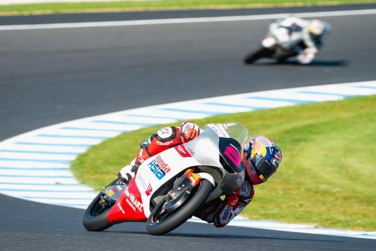 Veda Ega Cetak Sejarah di Moto3 Australia, Start dari Posisi Terdepan