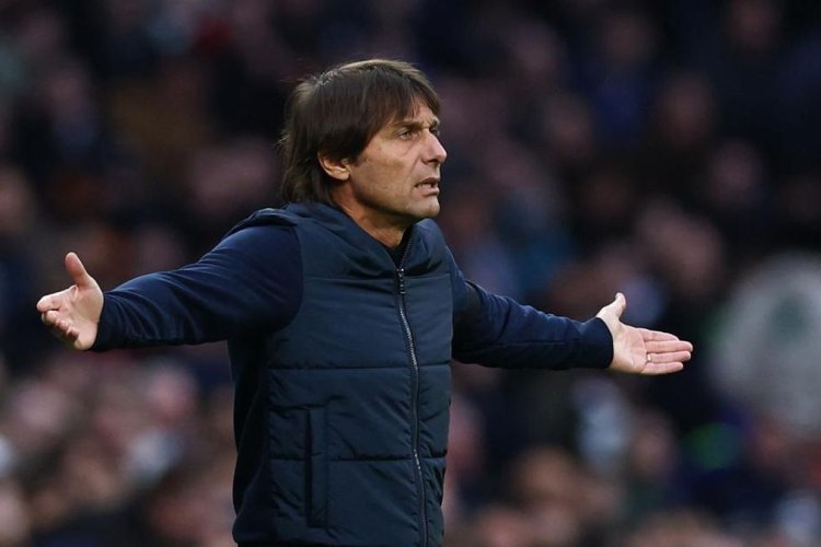 MU Dipermalukan Como 1-4, Posisi Carrick Dilaporkan Mulai Tak Aman dan Conte Masuk Bursa