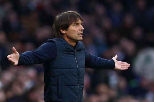 MU Dipermalukan Como 1-4, Posisi Carrick Dilaporkan Mulai Tak Aman dan Conte Masuk Bursa