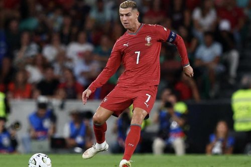 Legenda Bayern Munchen Desak Ronaldo Pensiun, Bandingkan dengan Keputusan Messi