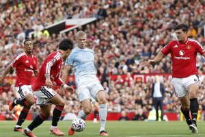 Dua Laga Panas Liga Inggris Akhir Pekan Ini: MU Tantang Tottenham, Liverpool Uji Rekor Sempurna Man City