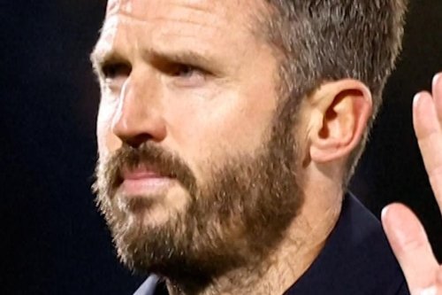 Kalah Telak 1-4 dari Como, Michael Carrick Minta Maaf ke Suporter Manchester United