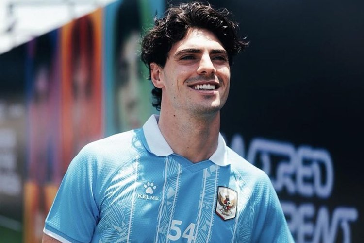 Fermin Aldeguer Pamer Jersey Timnas Indonesia Bertuliskan 'Firman' Jelang MotoGP Mandalika