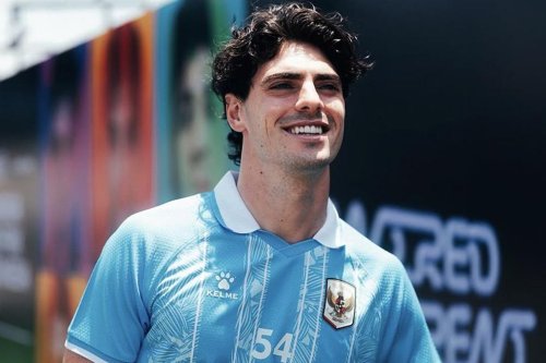 Fermin Aldeguer Pamer Jersey Timnas Indonesia Bertuliskan 'Firman' Jelang MotoGP Mandalika