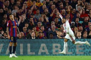 Cetak Brace di El Clasico, Mbappe Kini Hanya Terpaut Dua Gol dari Raphinha di Puncak Top Skor